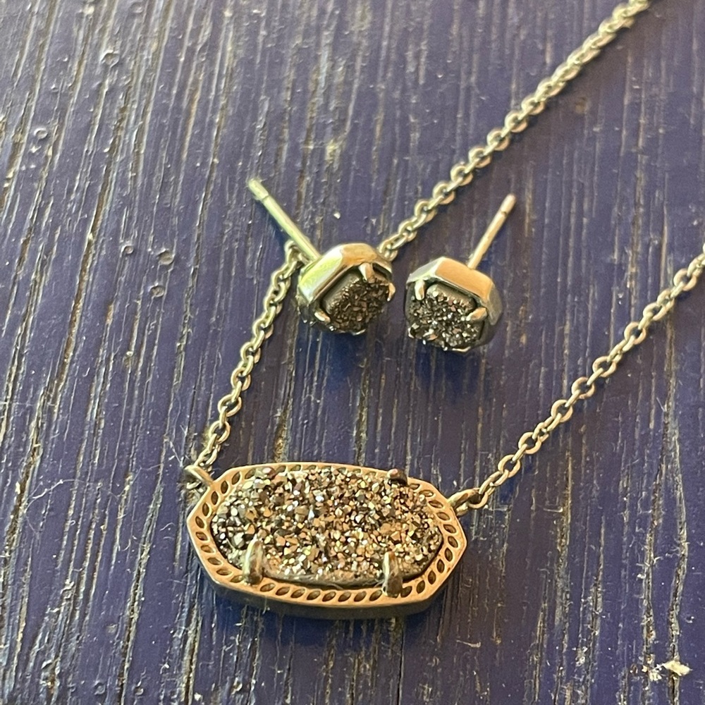 Kendra Scott Elisa necklace and matching earrings